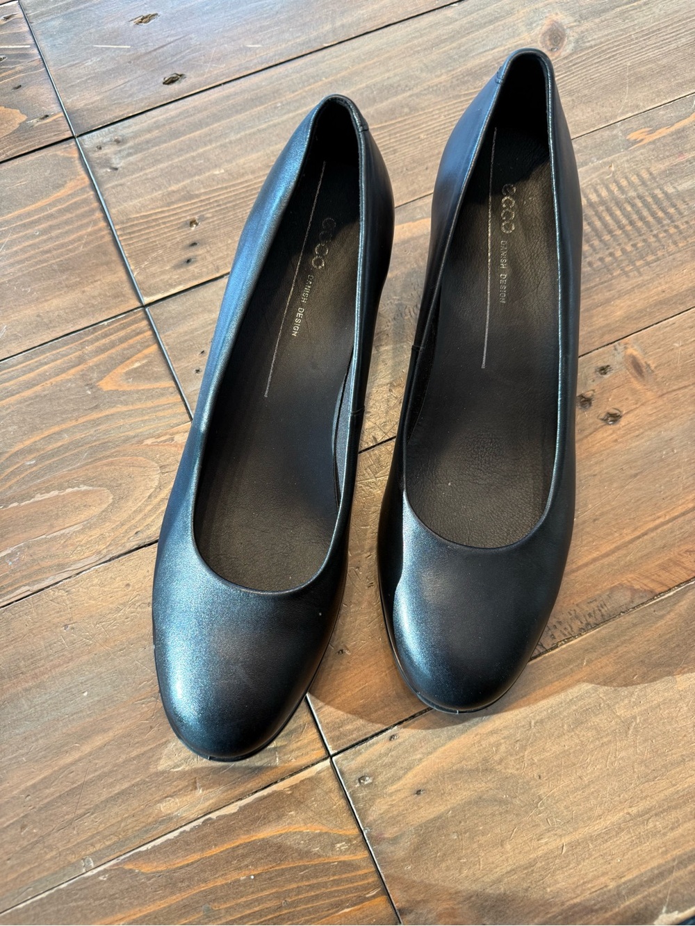 Ecco Black Rounded Toe Leather Heels